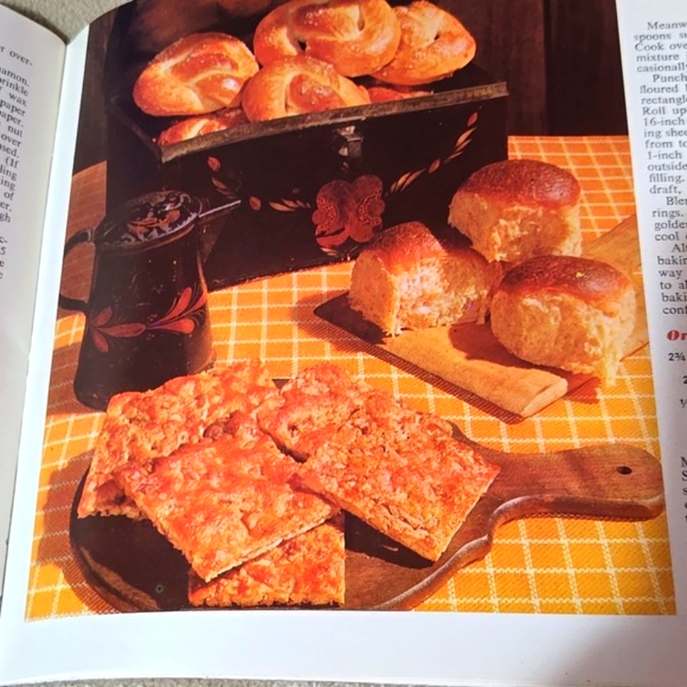 Fleischmann's 'Bake-It-Easy' Yeast Baking Pamphlet - Picture 4 of 9